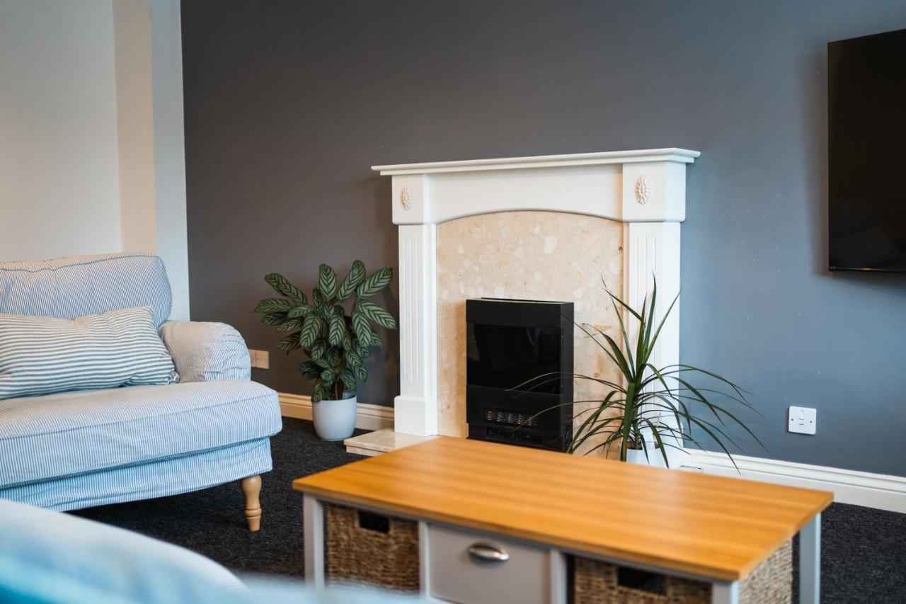فيلا Beautiful Town House With Private Garden And Patio Canford Magna المظهر الخارجي الصورة