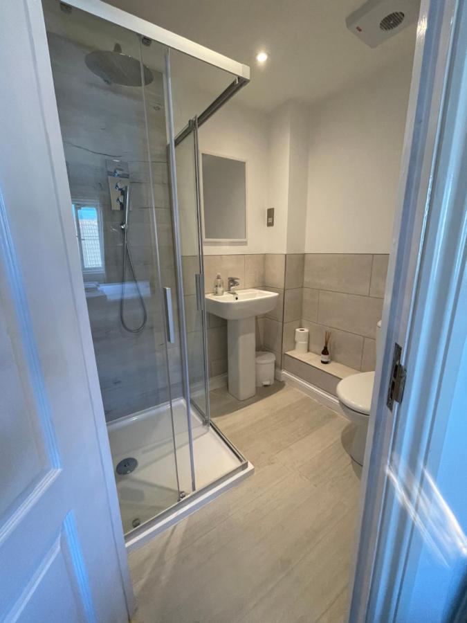 فيلا Beautiful Town House With Private Garden And Patio Canford Magna المظهر الخارجي الصورة